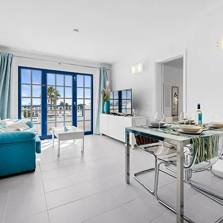 Sea View Terrace, 3 Min Pool & Fast Wifi Apartamento