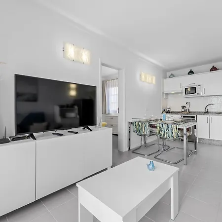 Sea View Terrace, 3 Min Pool & Fast Wifi Puerto del Carmen