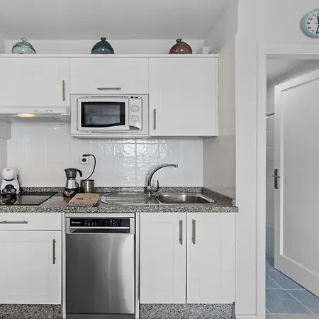 Sea View Terrace, 3 Min Pool & Fast Wifi Apartament Puerto del Carmen (Lanzarote)